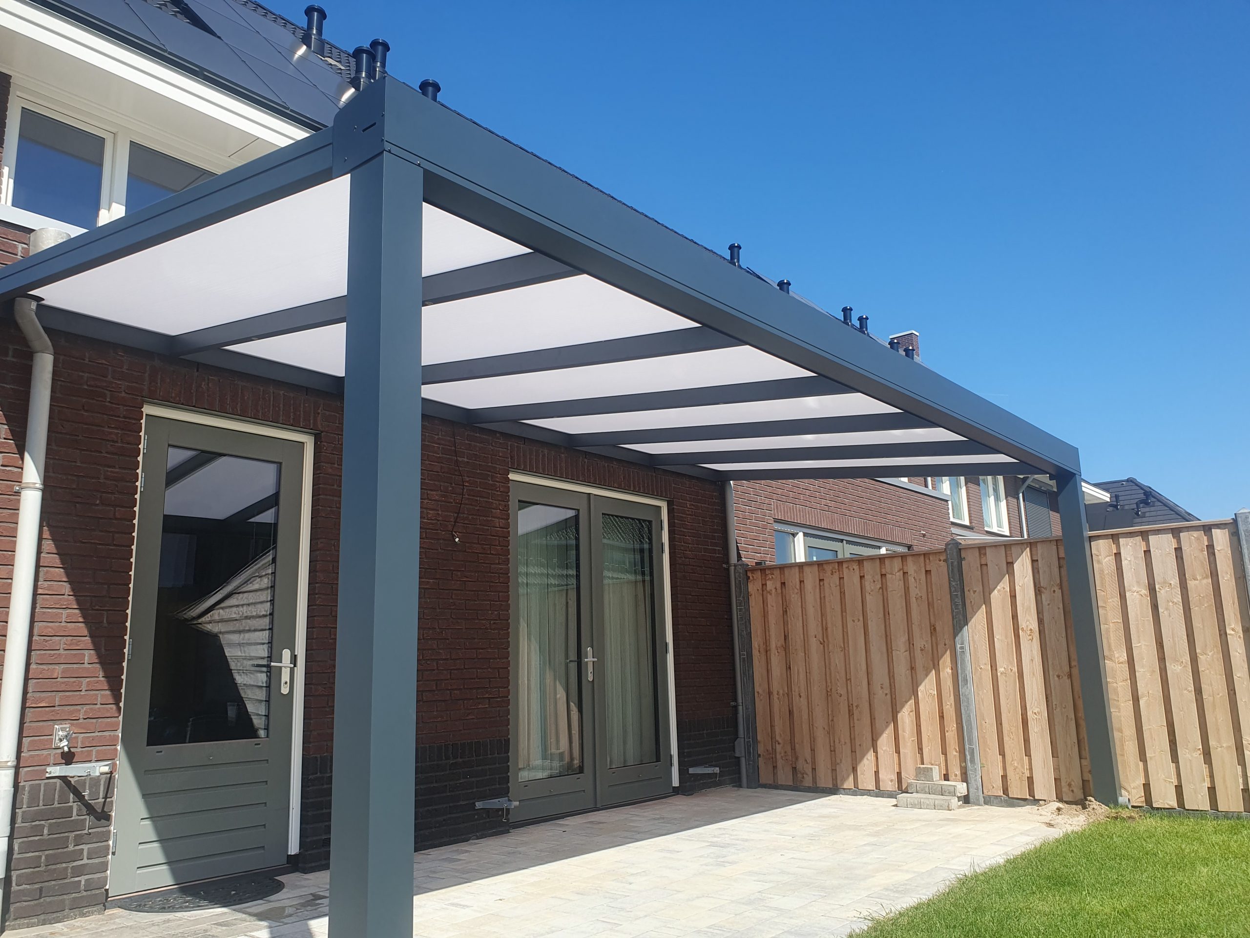 Grote terrasoverkapping aluminium